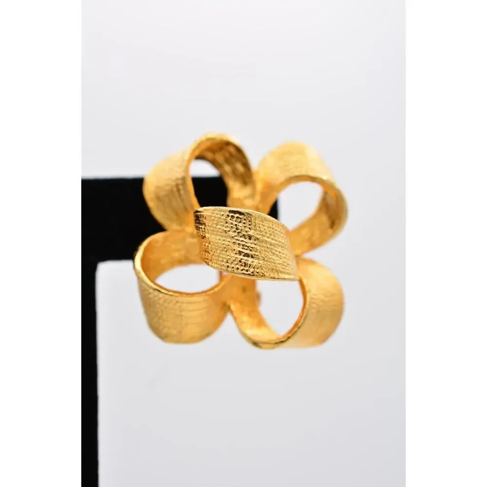 Made in USA Vintage Chunky Bow Clip Earrings Knot Textured Gold Signed 80s Bin1